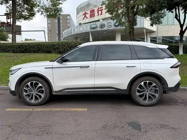 Lincoln Nautilus 2024