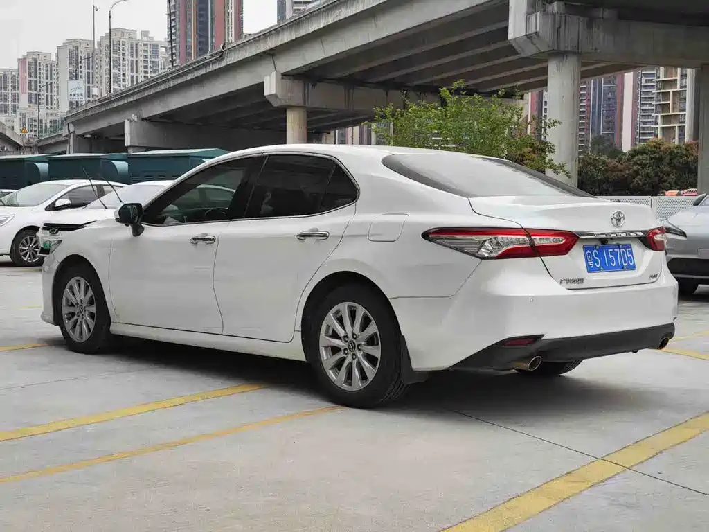 Toyota Camry 2020 — фото 16