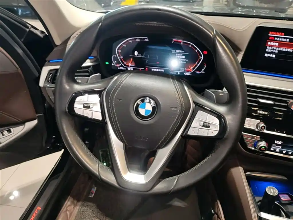 BMW 5 Series 2020 — фото 11
