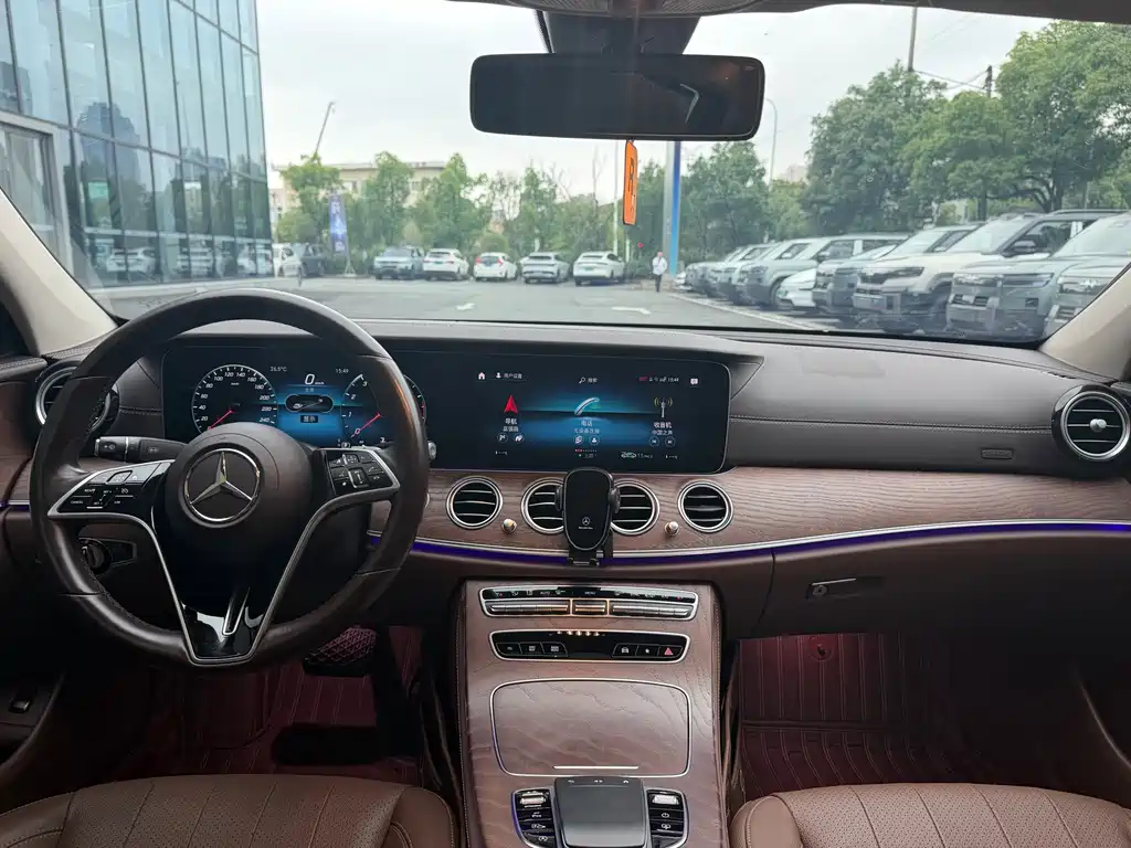 Mercedes-Benz E-Class 2024 — фото 17