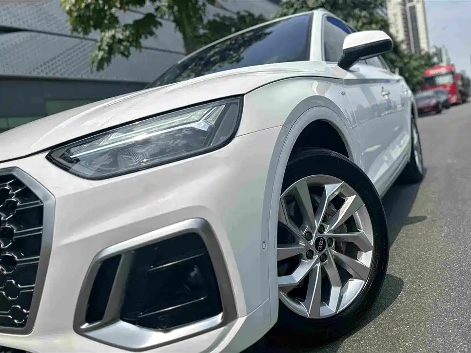 Audi Q5L 2021 — фото 12