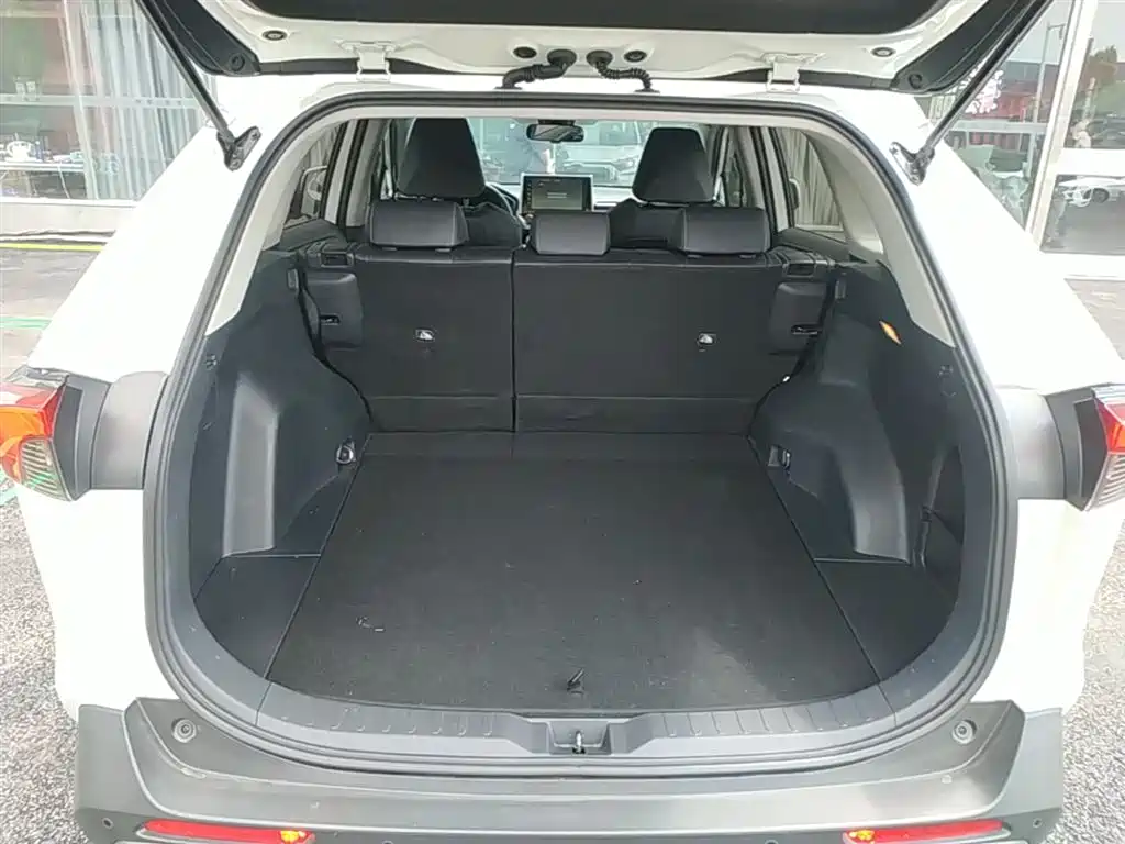 Toyota RAV4 2020 — фото 19