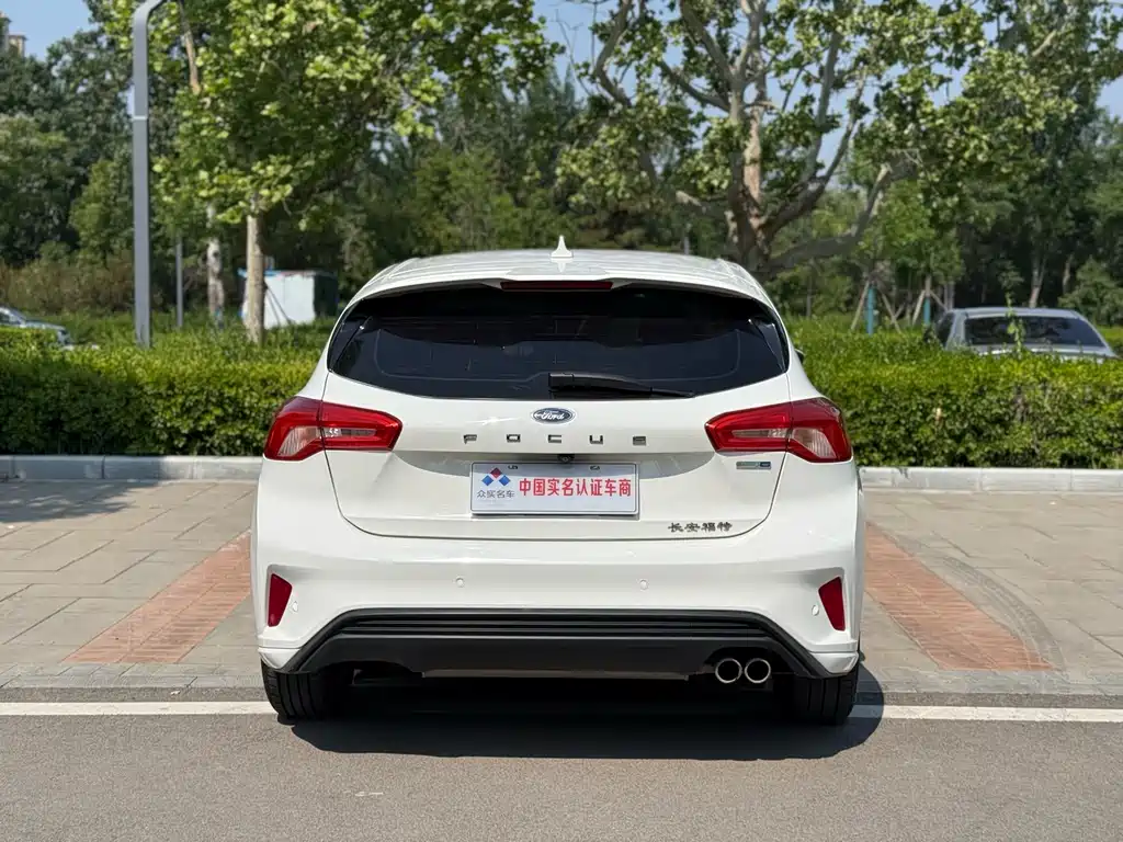 Ford Focus 2021 — фото 19
