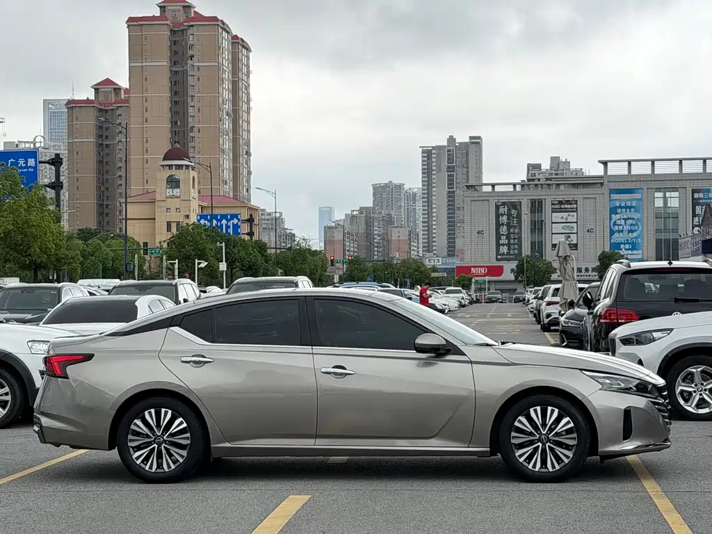 Nissan Teana 2022