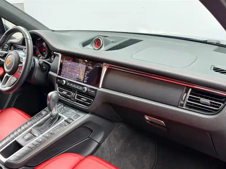 Porsche Macan 2021 — фото 11