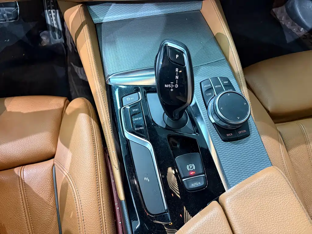 BMW 5 Series 2018 — фото 8