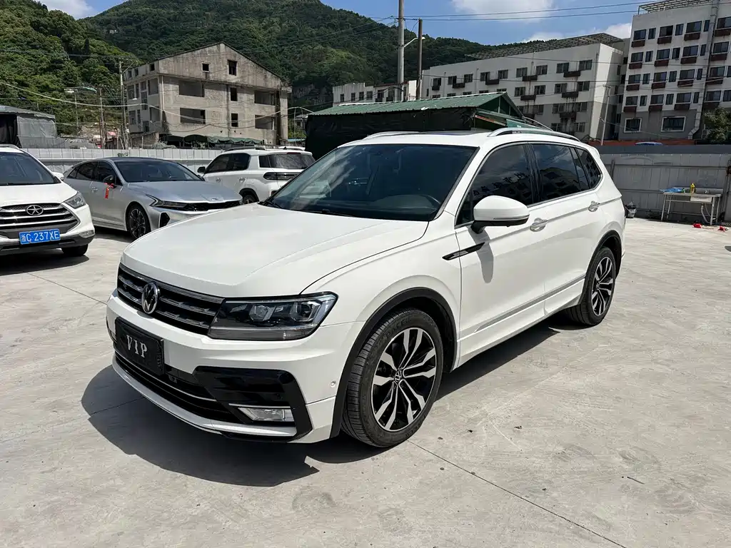 Volkswagen Tiguan L 2021 — фото 1