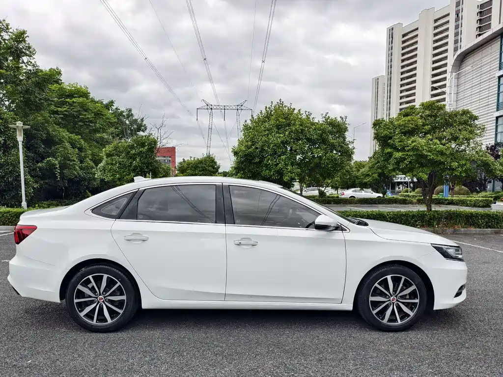Roewe i6 Classic 2018 — фото 4