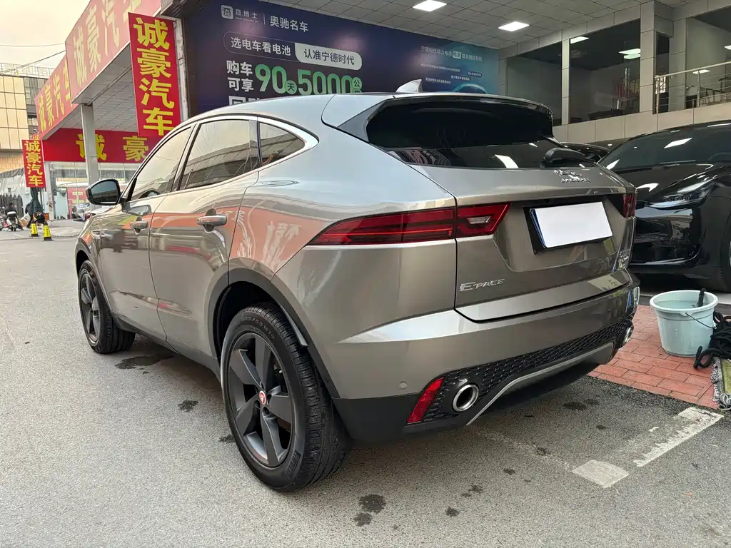 Jaguar E-PACE 2019 — фото 6