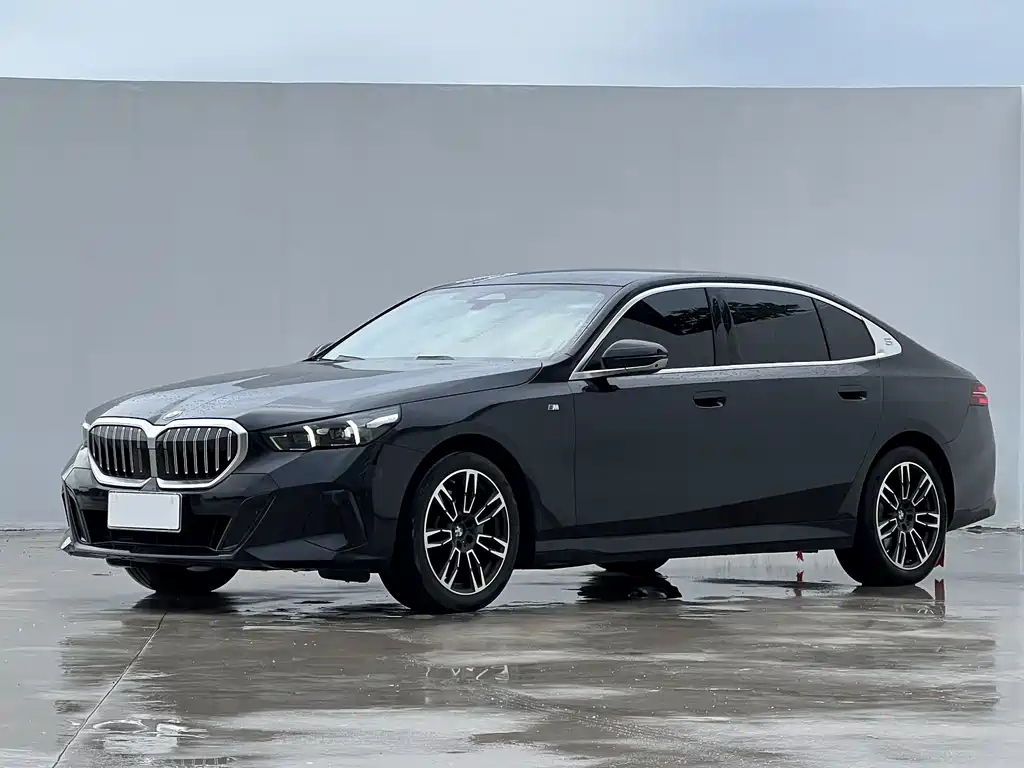 BMW 5 Series 2024 — фото 1