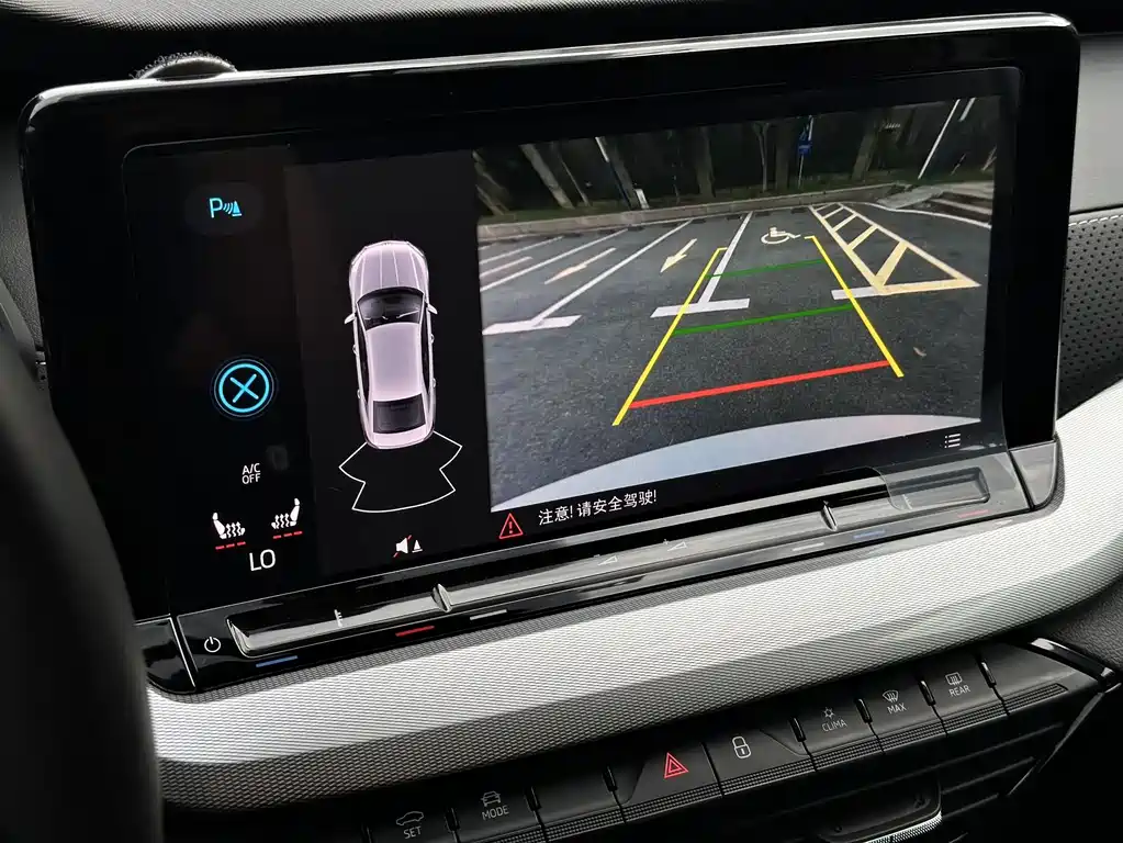 Skoda Octavia 2023 — фото 9