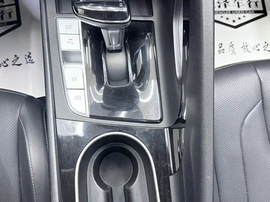 Hyundai Elantra 2023 — фото 17
