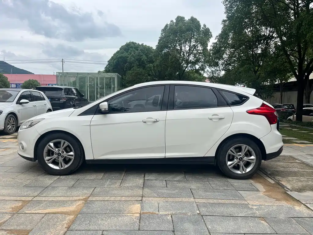 Ford Focus 2015 — фото 8
