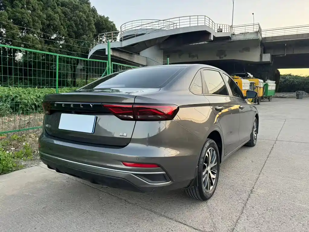Geely Emgrand 2023