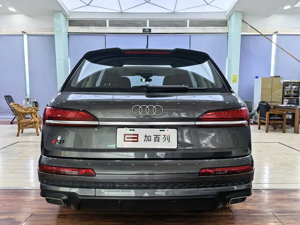 Audi Q7 — фото 16