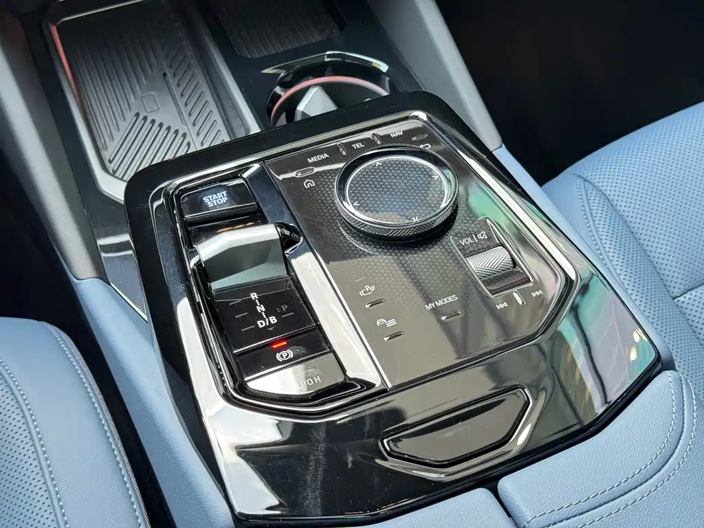 BMW i5 2024 — фото 12