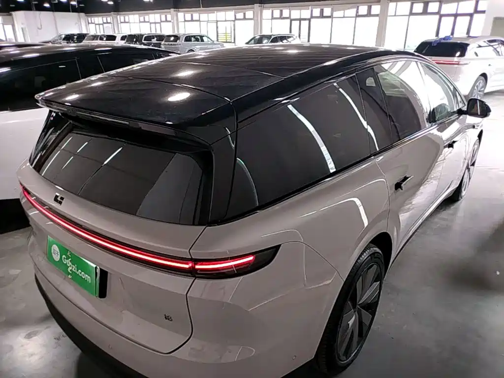 Li Auto i8 2025
