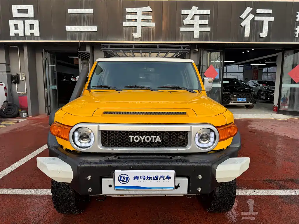 Toyota FJ Cruiser 2017 — фото 1