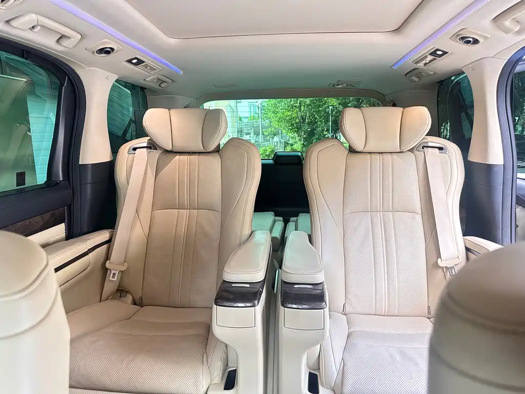 Toyota Alphard 2022 — фото 13