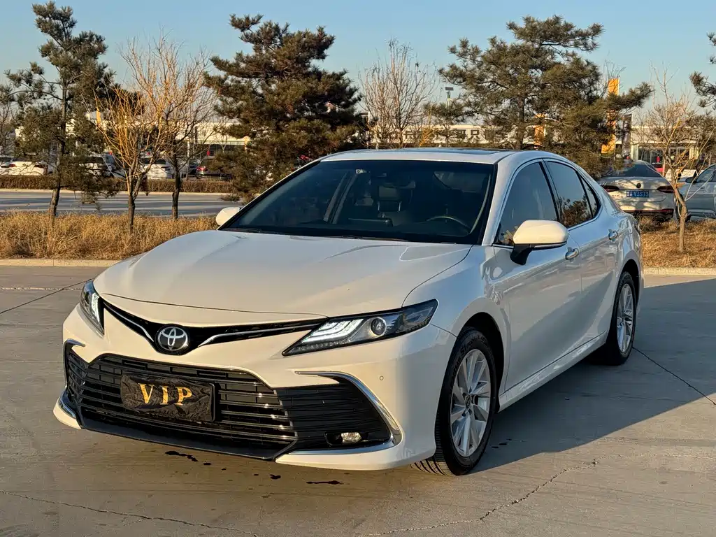Toyota Camry 2021 — фото 1