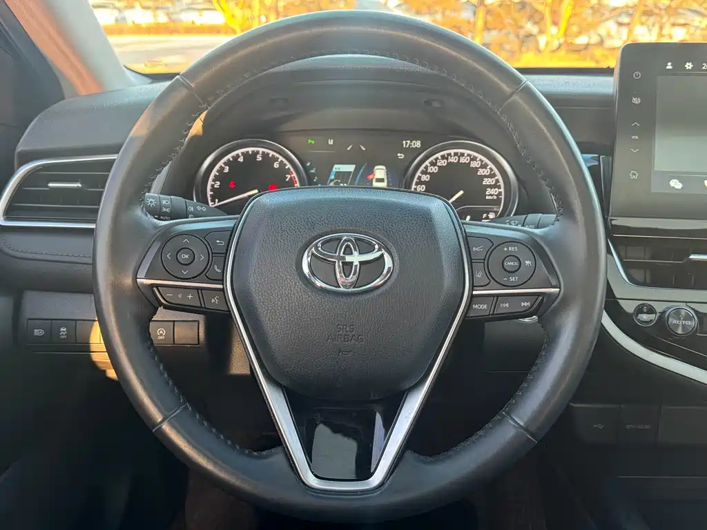Toyota Camry 2021 — фото 12