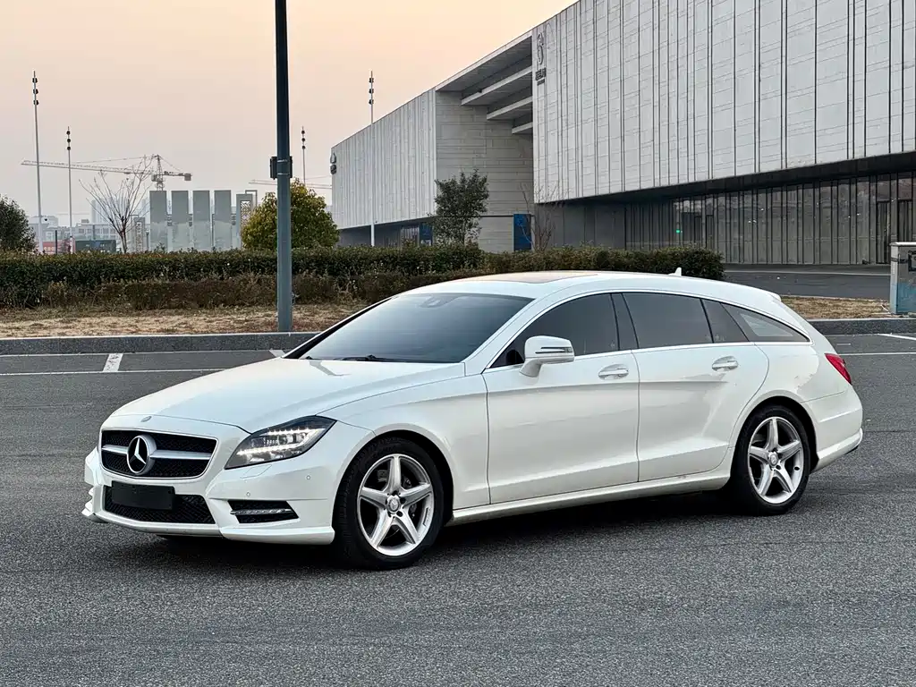 Mercedes-Benz CLS 2013 — фото 1