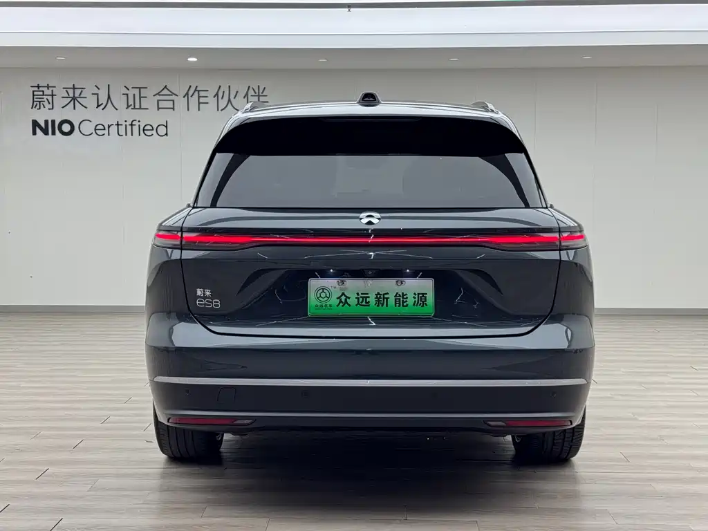 NIO ES8 2024