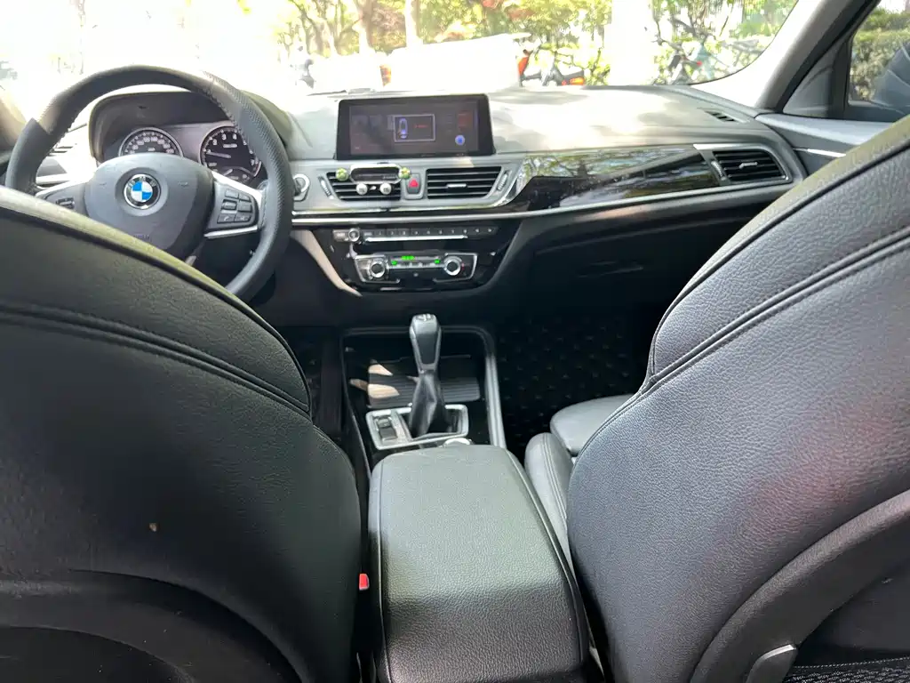 BMW 1 Series 2018 — фото 13