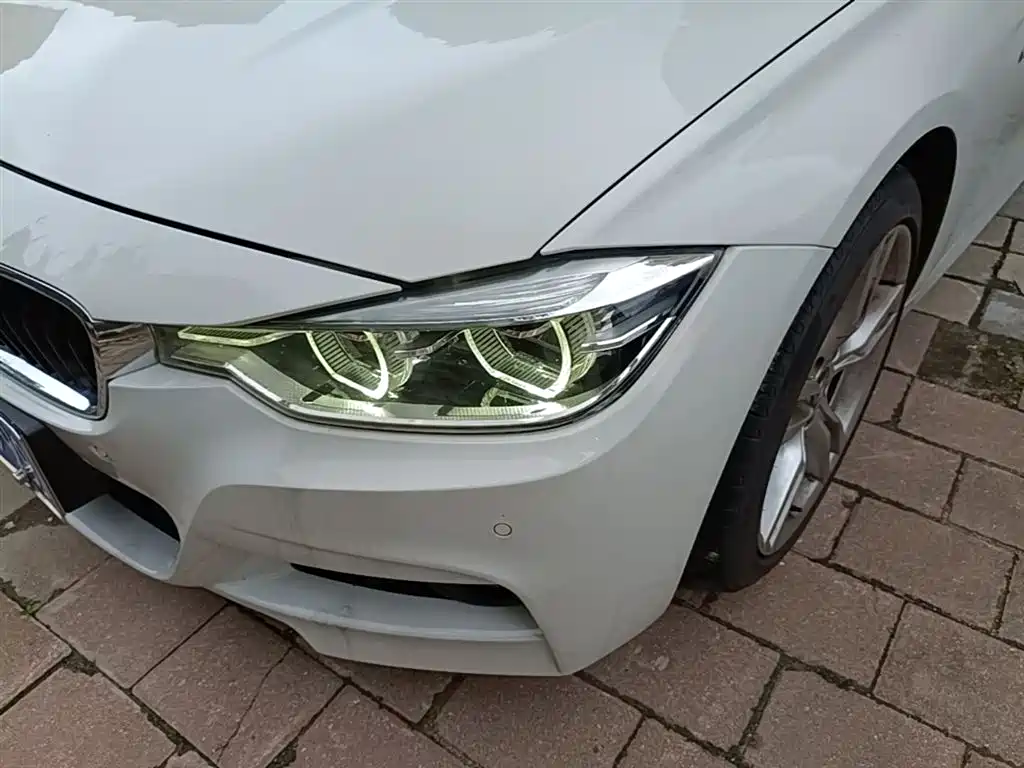 BMW 3 Series 2018 — фото 24