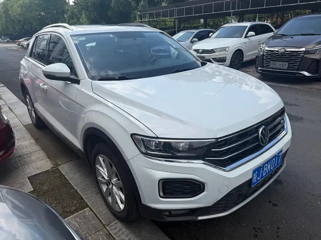 Volkswagen T-Roc 2023 — фото 2