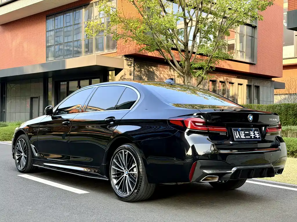 BMW 5 Series 2023 — фото 16