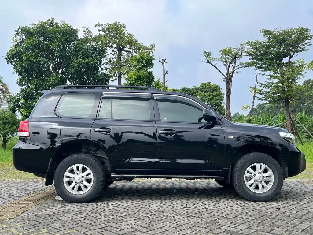 Toyota Land Cruiser 2011 — фото 30