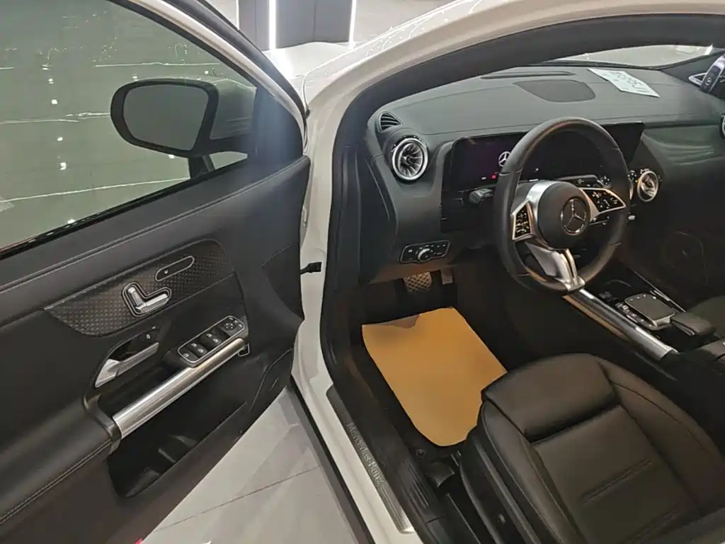Mercedes-Benz GLA 2024 — фото 16