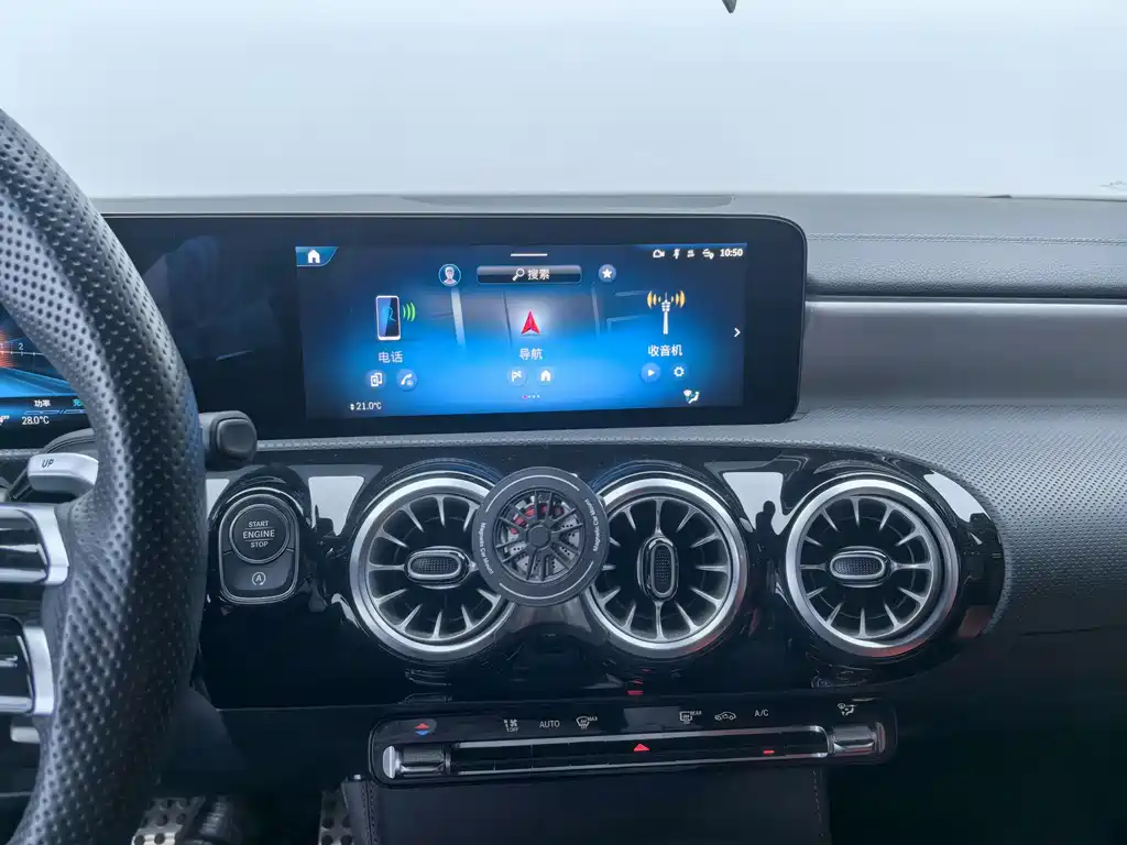 Mercedes-Benz A-Class AMG 2024 — фото 17