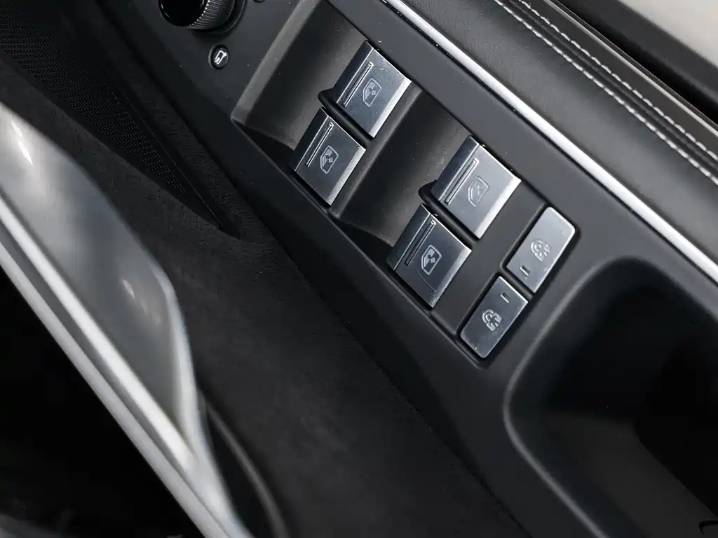 Audi A8 2022 — фото 24