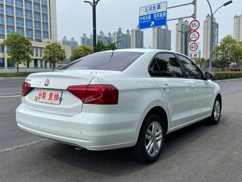 Volkswagen Jetta 2019 — фото 12