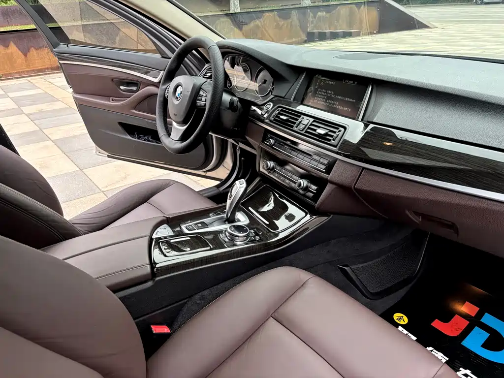 BMW 5 Series 2014 — фото 18