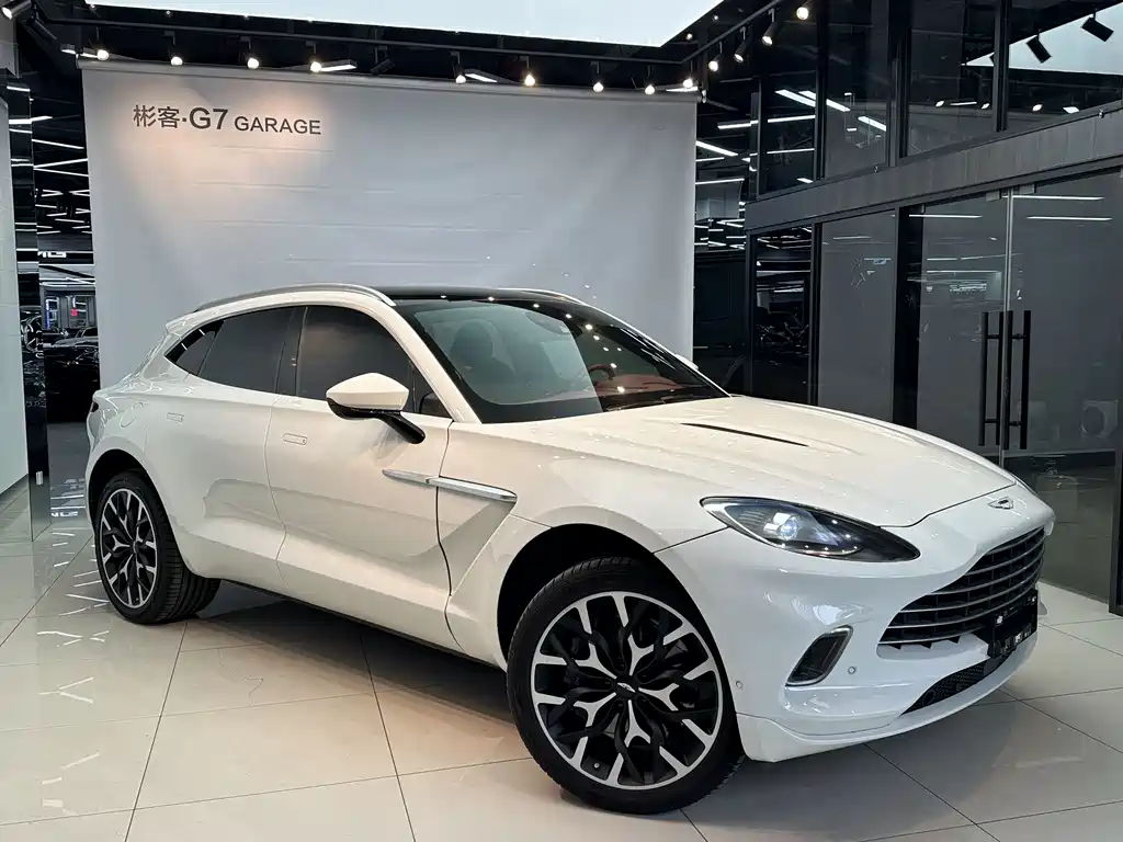 Aston Martin DBX 2022 — фото 3