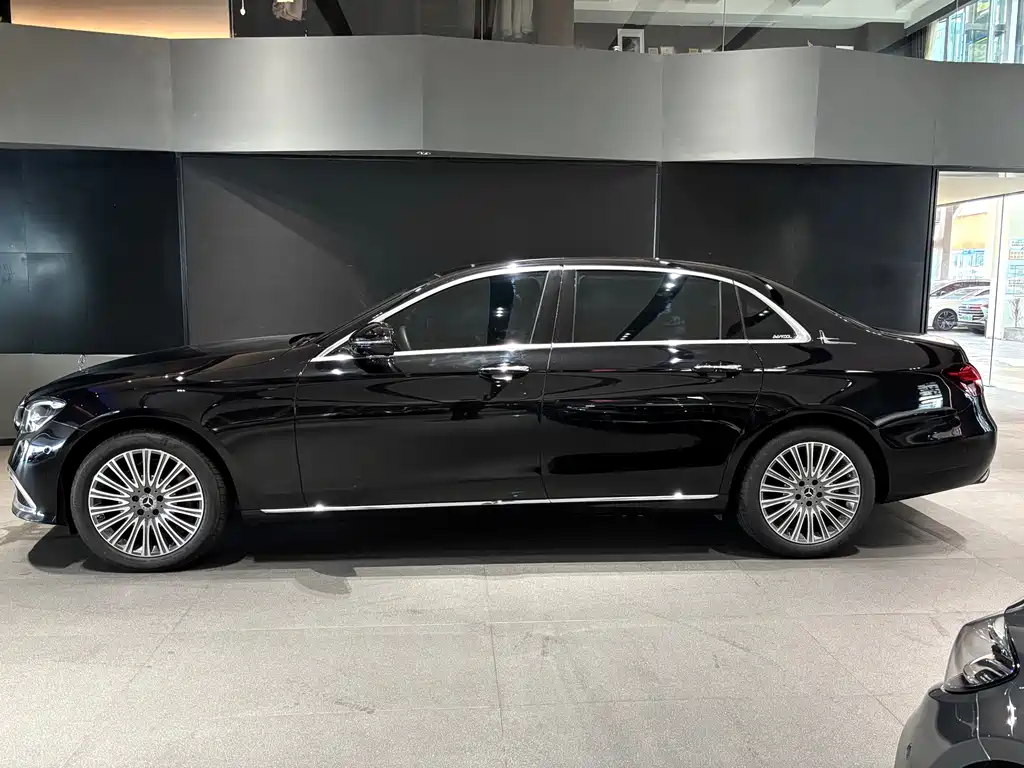 Mercedes-Benz E-Class 2022