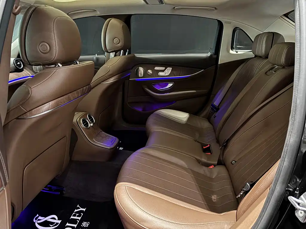 Mercedes-Benz E-Class 2022 — фото 12