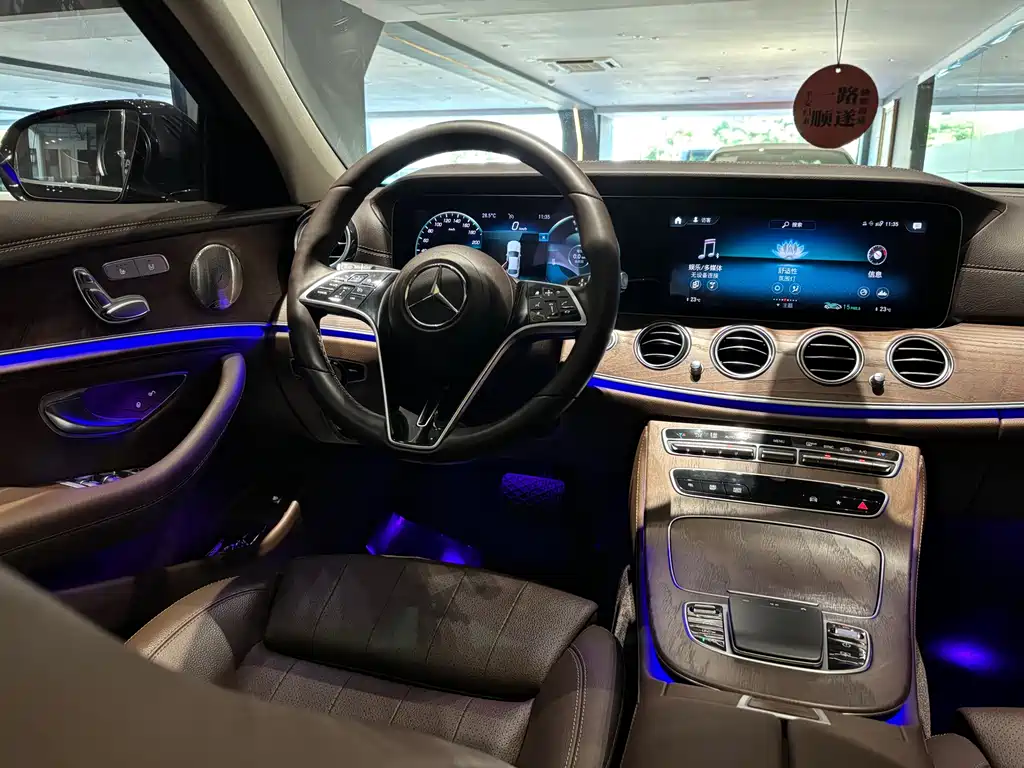 Mercedes-Benz E-Class 2022 — фото 11