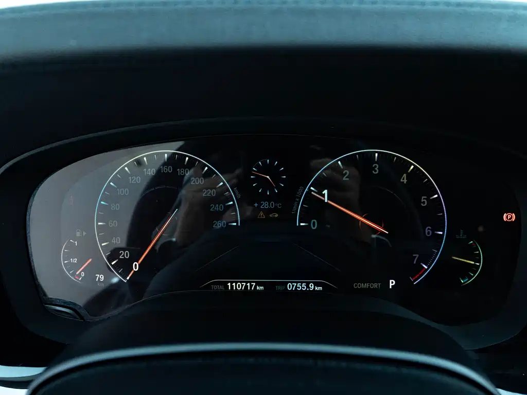 BMW 5 Series 2018 — фото 16