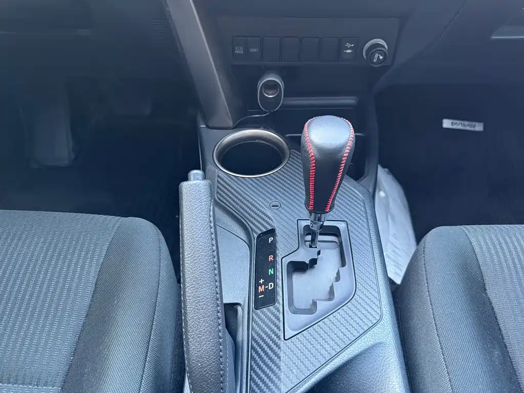 Toyota RAV4 2016 — фото 26