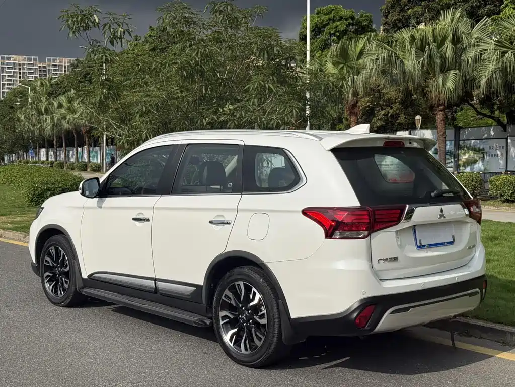 Mitsubishi Outlander 2020