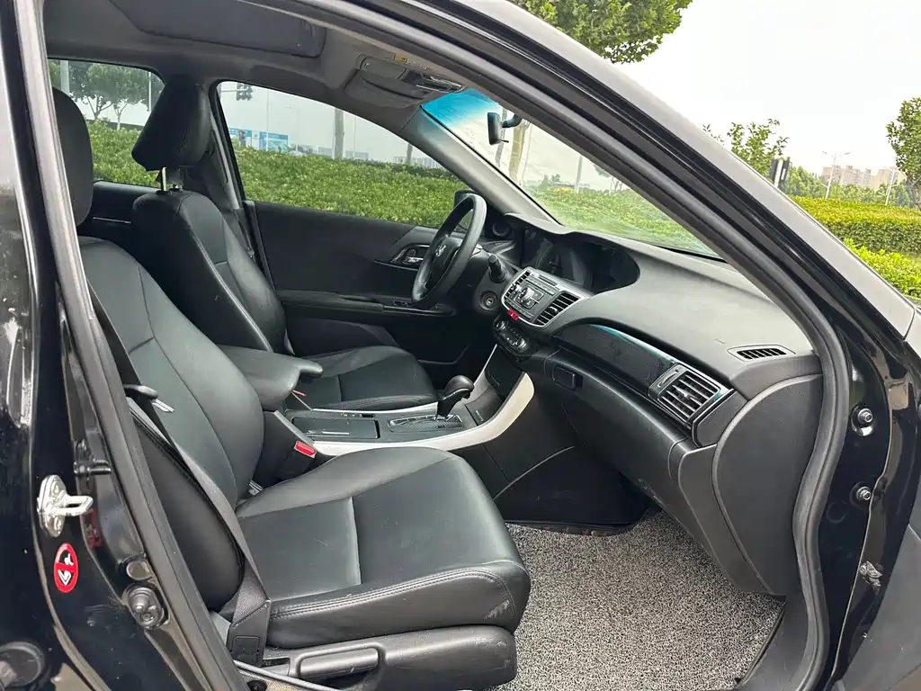 Honda Accord 2018 — фото 16