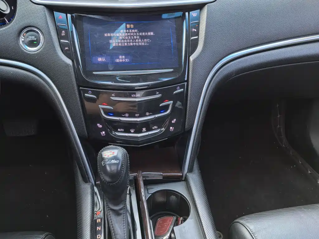 Cadillac XTS 2016 — фото 12