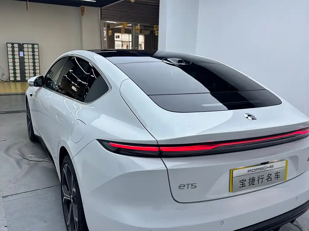NIO ET5 2025