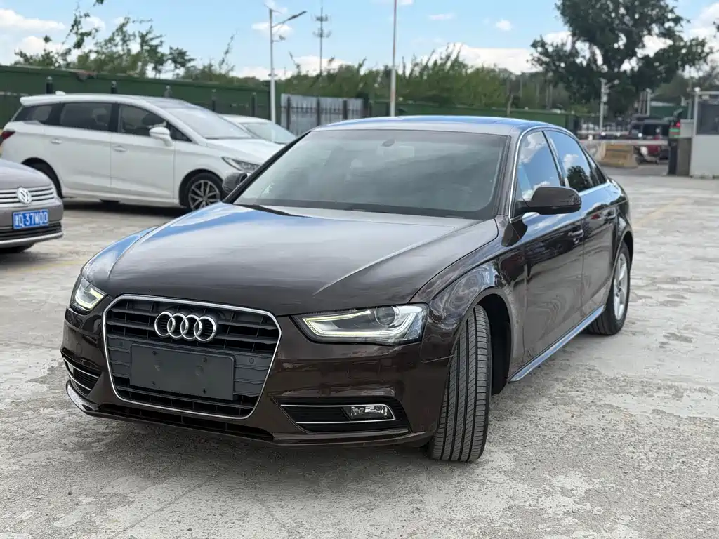 Audi A4L 2015