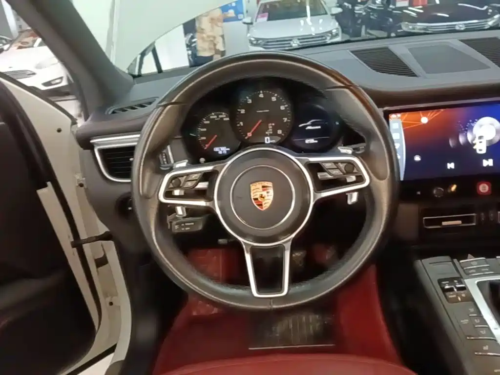 Porsche Macan 2018 — фото 11