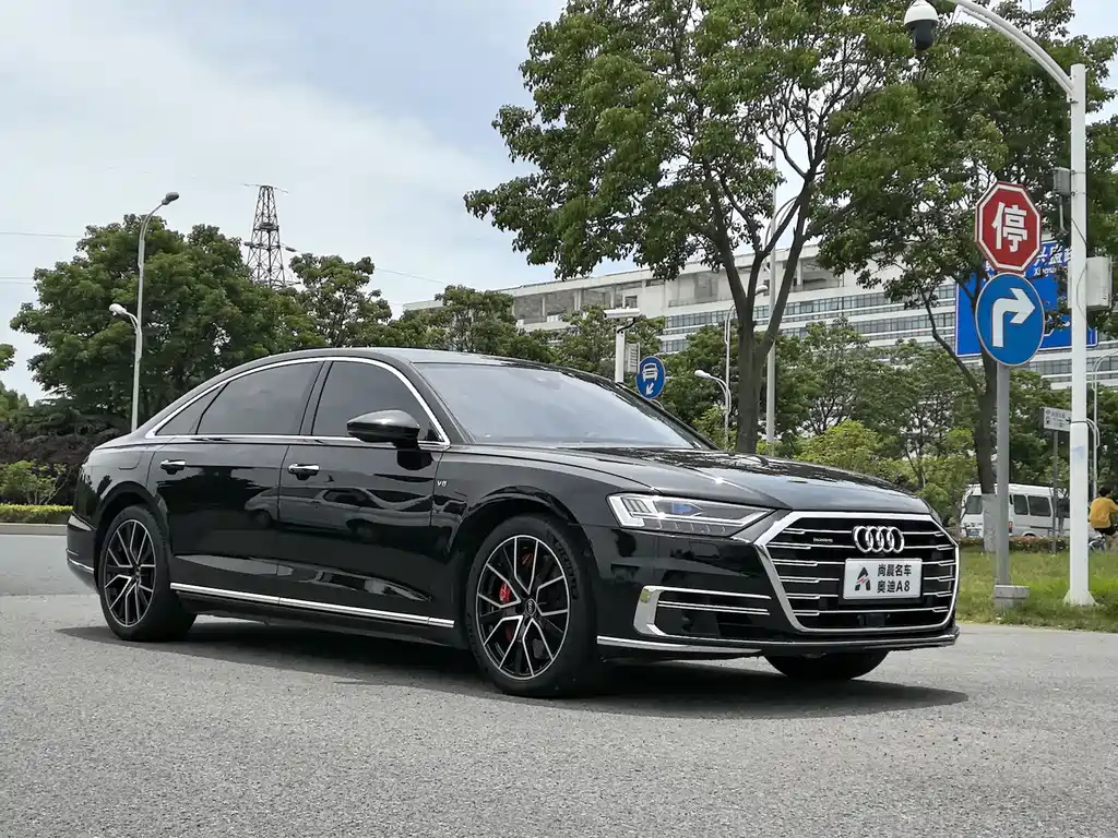 Audi A8 2022 — фото 3